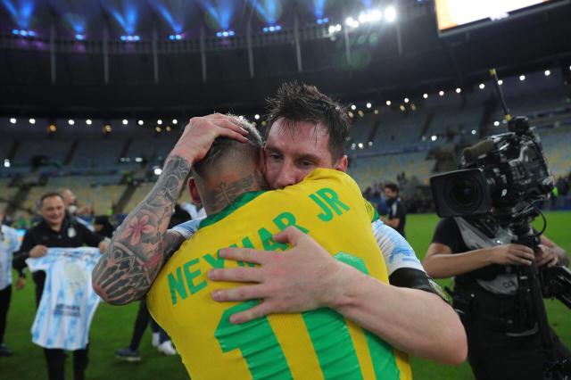 Neymar-Messi-PSG-scaled.jpg
