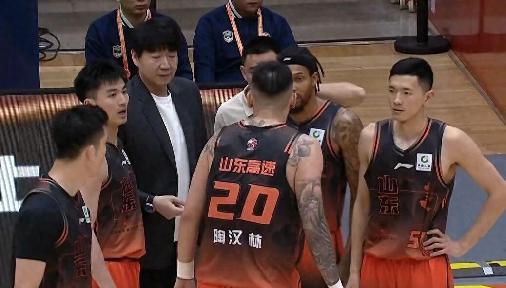 九游-山东高速男篮止步八强,邱彪赛后破防:有些球员对不起“职业”二字